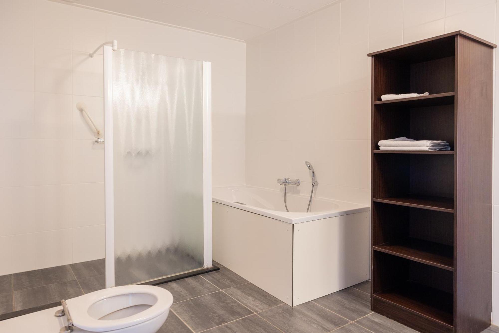 Vakantiepark Klein Vaarwater Buren  Szoba fotó